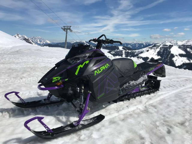 Arctic Cat M8000 Alpha One 154 Schneemobil