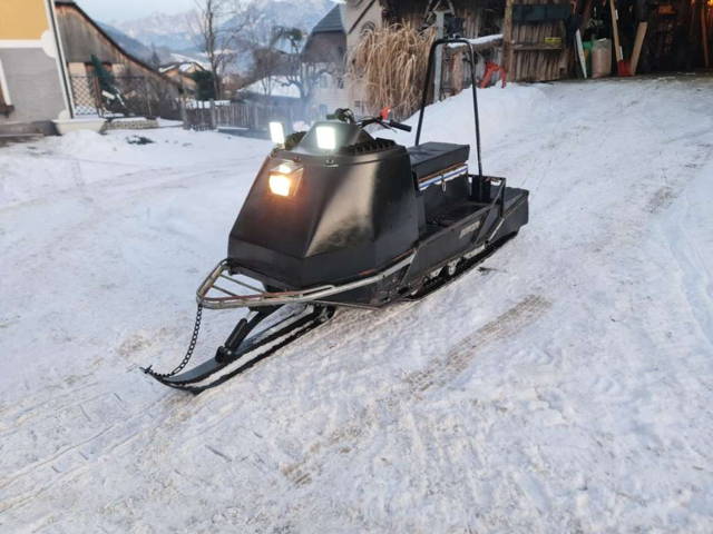 Ski Doo Schneemobil, Arbeitsschlitten Schneemobil