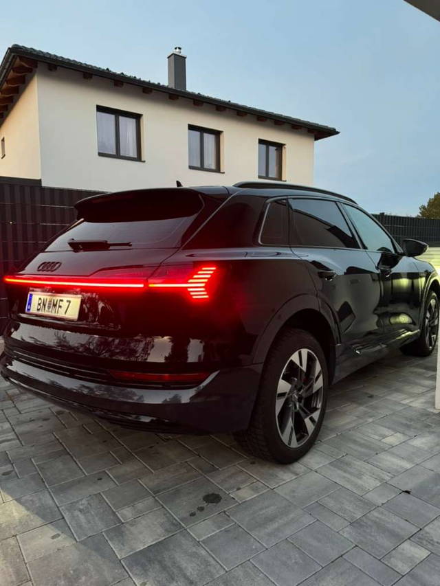 Audi e-tron Q8 etron quattro 50 SUV / Geländewagen