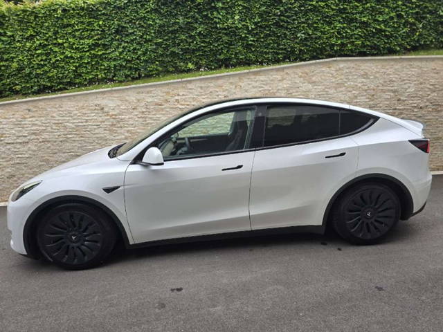 Tesla Model Y Allrad AWD Longe Range Neuzustand nur 27.000KM SUV / Geländewagen