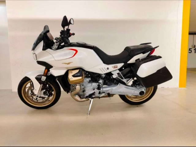 Moto Guzzi V100 Mandello Tourer