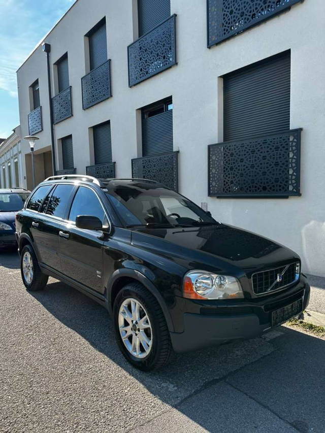 Volvo XC90 D5 AWD SUV / Geländewagen