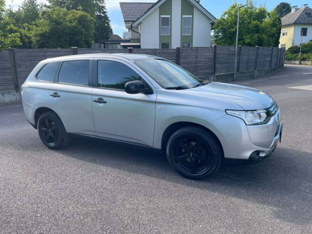 (reserviert) Mitsubishi Outlander 2,0 2WD Invite AS&G SUV / Geländewagen