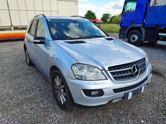 Mercedes-Benz M-Klasse Ml 320 SUV / Geländewagen