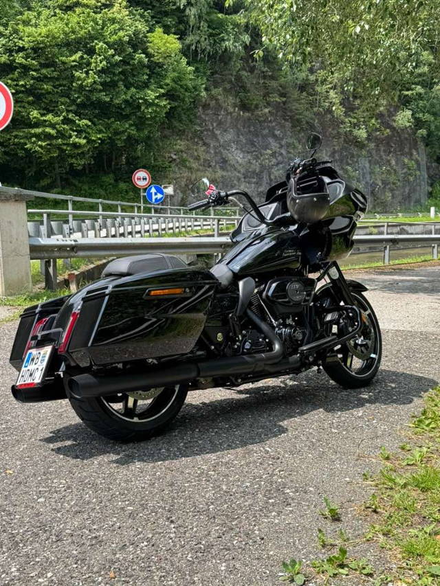 Harley-Davidson Road Glide FLTRX Tourer