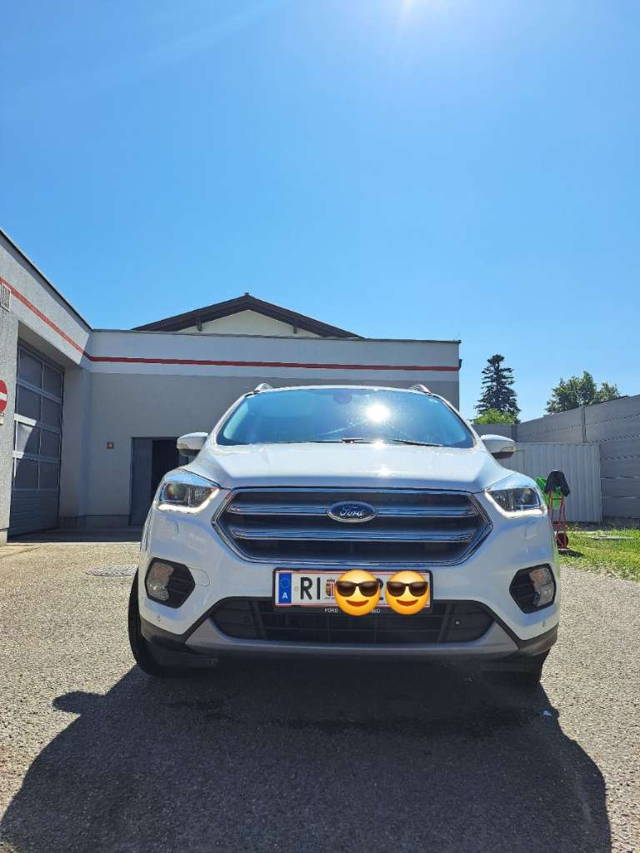 Ford Kuga Titanium SUV / Geländewagen