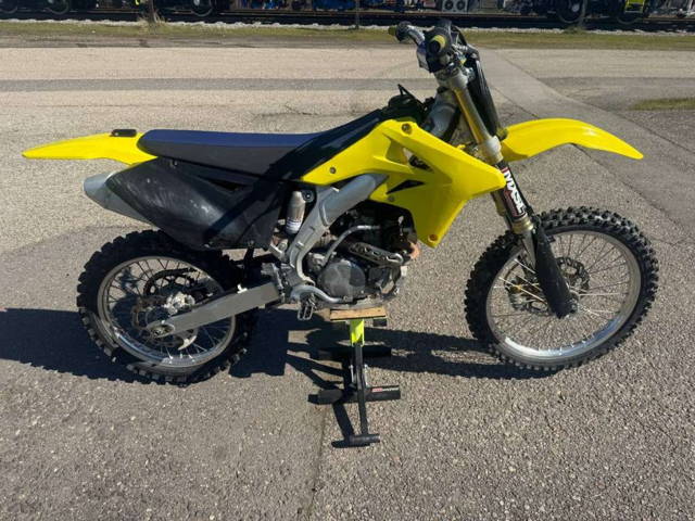 Suzuki RM Z 250 Motocross