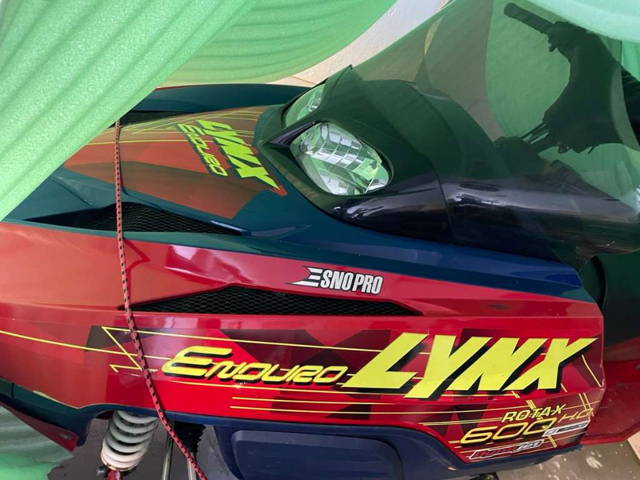 Enduro 600 SkiDoo Motorschlitten Schneemobil
