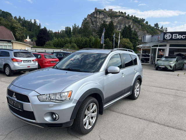 Mitsubishi Outlander 2,2 DI-D SST Intense+ Aut. SUV / Geländewagen