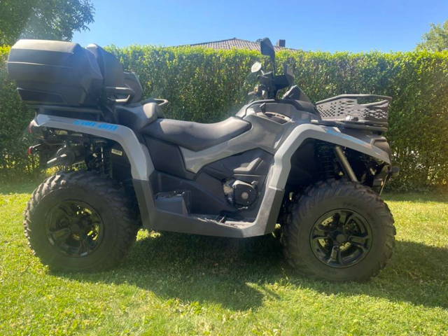 Can-Am Outlander 570 DPS Max Quad