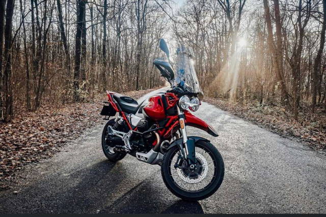 Moto Guzzi V85 TT Travel Sondermodell Tourer