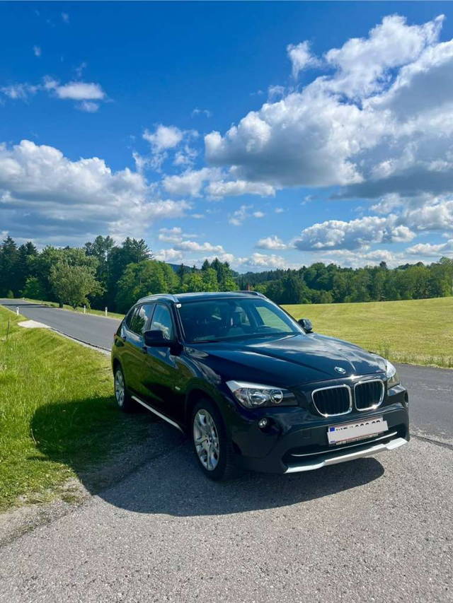 BMW X1 sDrive18d / Panoramadach SUV / Geländewagen