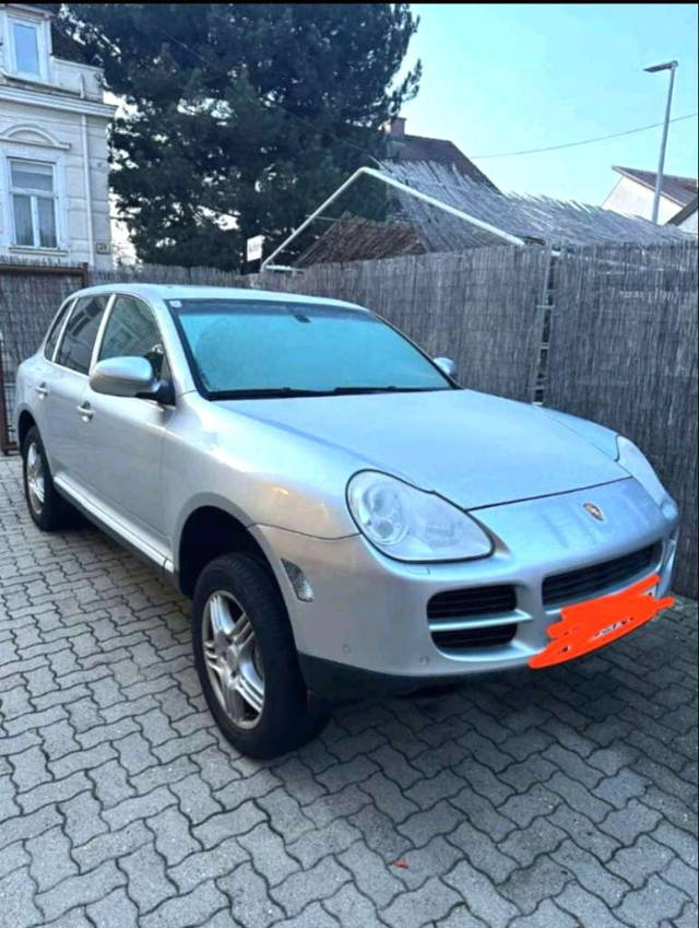 Porsche Cayenne SUV / Geländewagen