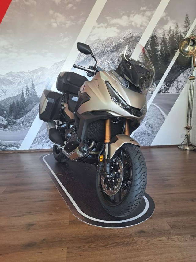 Honda NT 1100 DCT Showa EERA Tourer