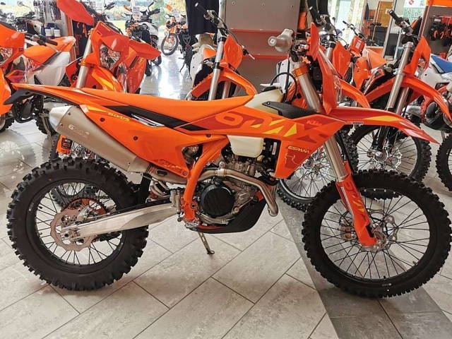 KTM 500 EXC-F SIX DAYS Neu Mod 2025--Ausstellungsfa... Enduro