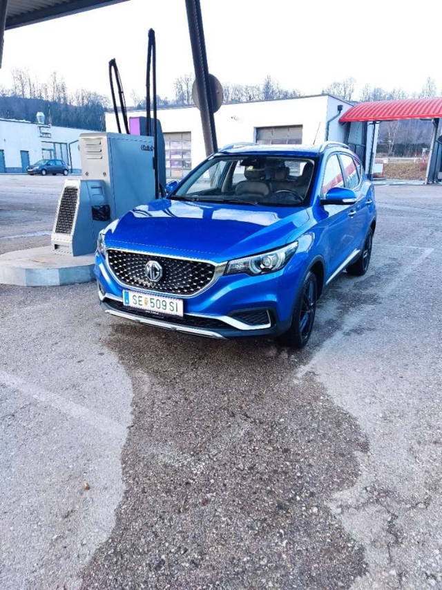 MG ZS EV Luxury 45kwh SUV / Geländewagen 12 Fach Bereift SUV / Geländewagen