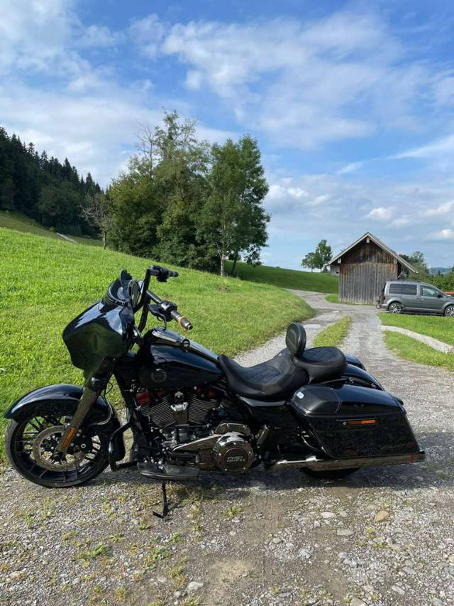 Harley-Davidson CVO 117 Bluesteel Tourer