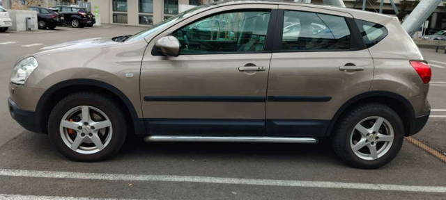 Nissan Qashqai 2,0 16V tekna 4WD Aut. SUV / Geländewagen