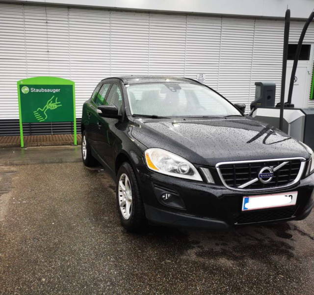 Volvo XC60 2,4 AWD D4 Kinetic Automatik SUV / Geländewagen