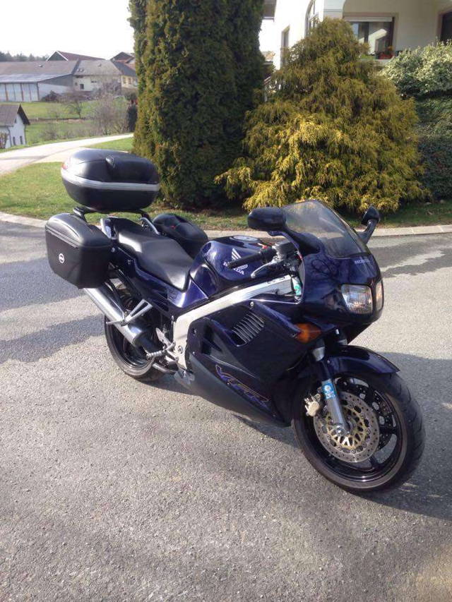 Honda VFR RC36 - VFR750F Tourer