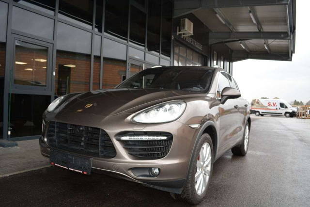 Porsche Cayenne Turbo SUV / Geländewagen