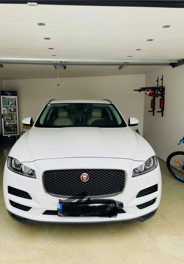 Jaguar F-Pace Prestige SUV / Geländewagen