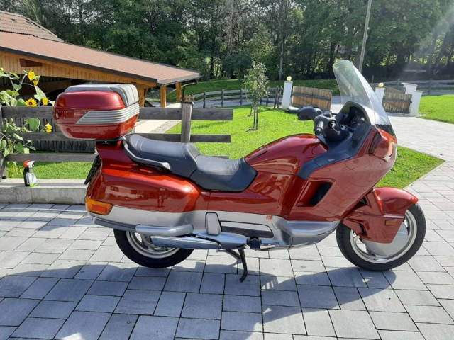 Honda PC800 Pazific Coast Tourer
