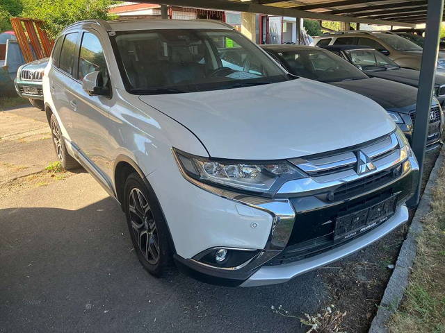 Mitsubishi Outlander 2,2 DI-D Diamond Aut. SUV / Geländewagen