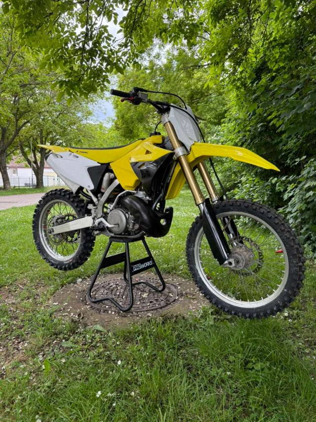 Suzuki RM 250 K4 Zweitakt Motocross