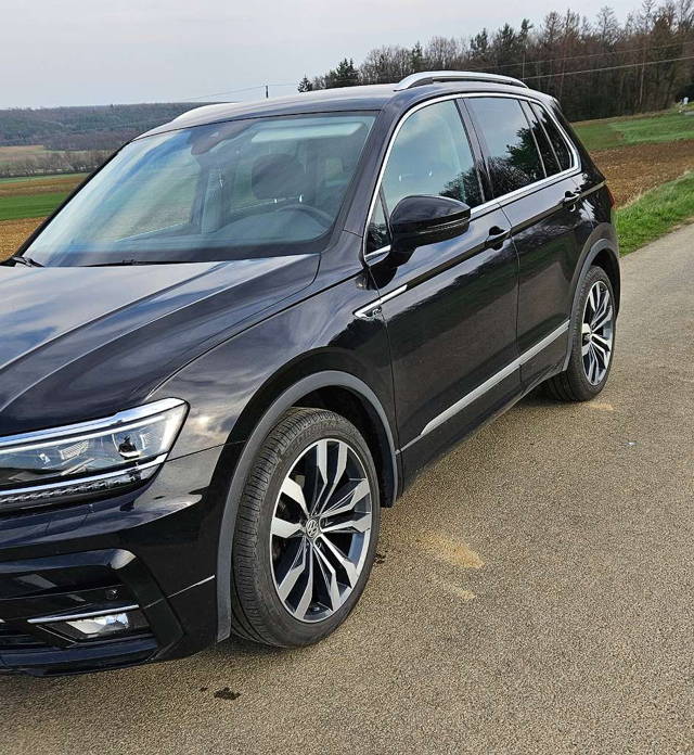 VW Tiguan 2,0 TDI SCR Comfortline R-LINE NAVI SHZ AHK LED + viele EXTRAS SUV / Geländewagen