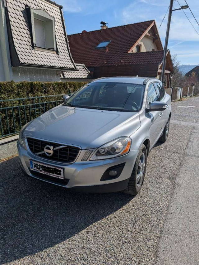 Volvo XC60 2,4D DRIVe, Momentum SUV / Geländewagen