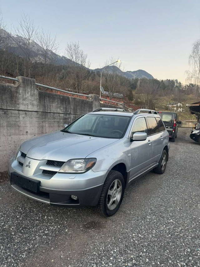 Mitsubishi Outlander SUV / Geländewagen