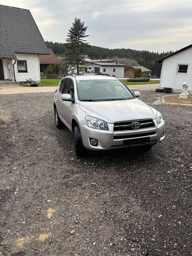 Toyota RAV4 2,2 D-4D 150 DPF 4WD Elegance SUV / Geländewagen