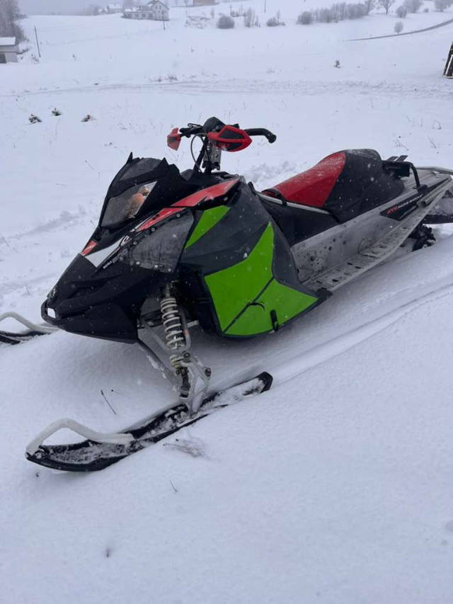 Bombardier Lynx Skidoo rs600 Schneemobil