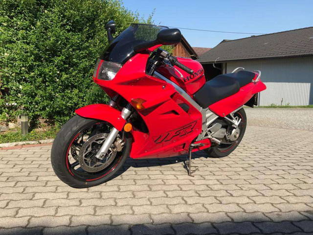 Honda VFR 750F Tourer