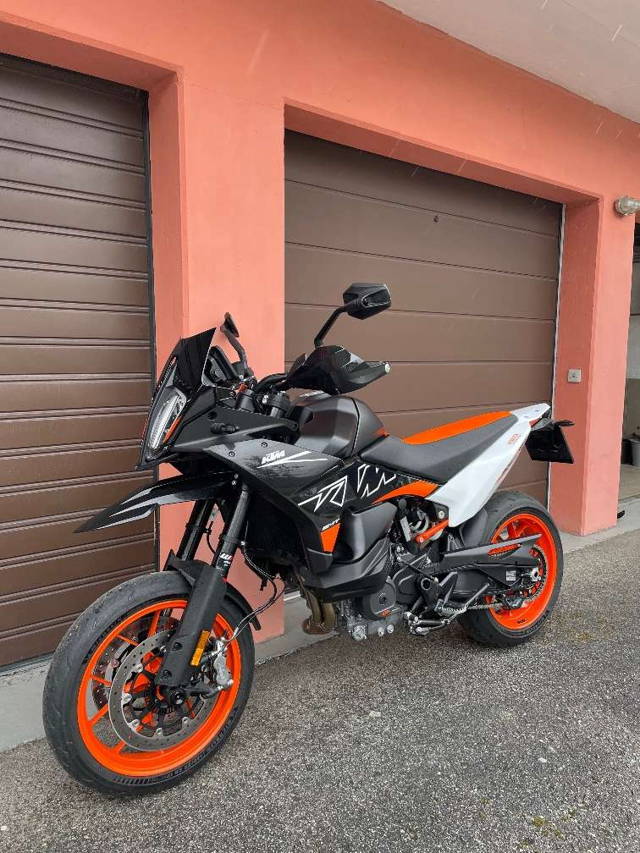 KTM 890 SMT Supermoto Tourer