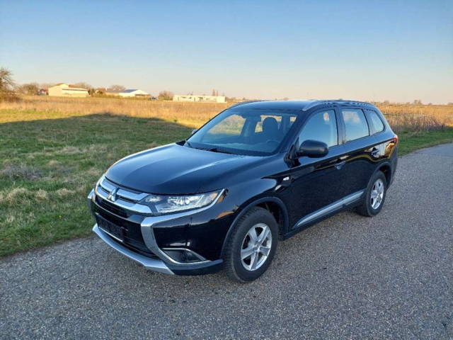 Mitsubishi Outlander 2.0 2WD Invite AS&G SUV / Geländewagen