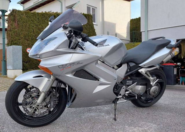 Honda VFR V4 VTEC Tourer