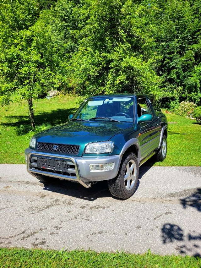 Toyota RAV4 GX 4WD SUV / Geländewagen