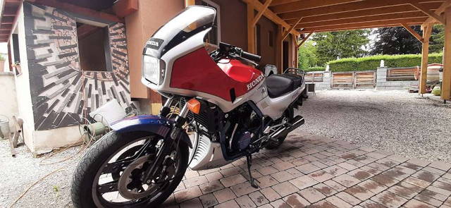 Honda VF 1000 F2 Tourer