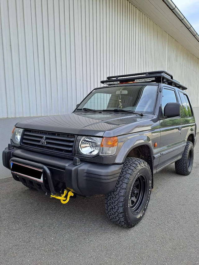 Mitsubishi Pajero MT 2,5 GLX TD SUV / Geländewagen