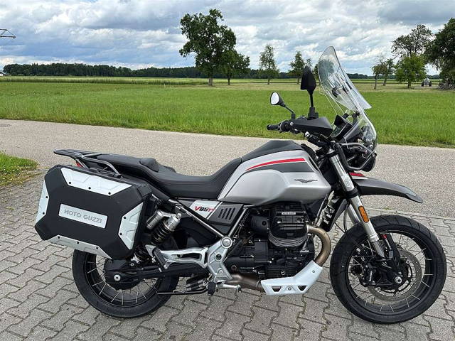 Moto Guzzi V85 TT Travel inkl. Seitenkoffer Enduro