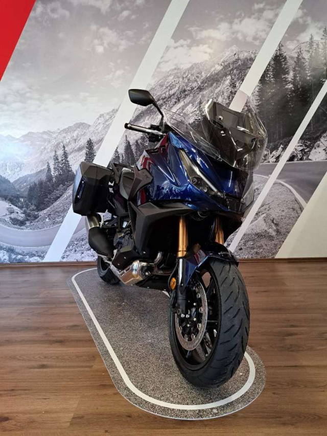 Honda NT 1100 DCT Showa EERA Tourer
