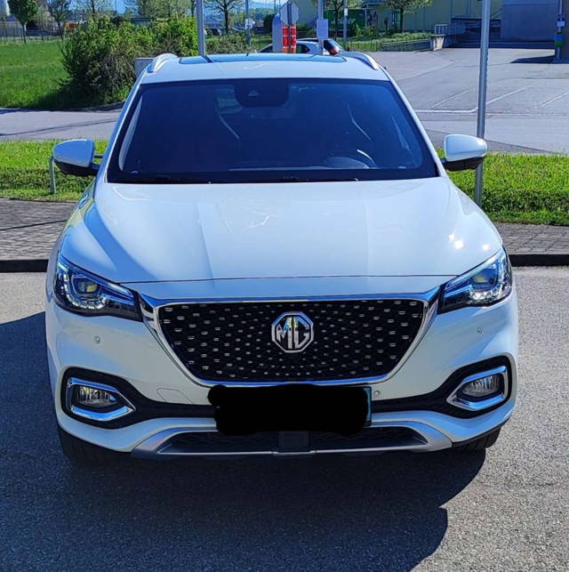 MG EHS Luxury Plug-in Hybrid SUV / Geländewagen