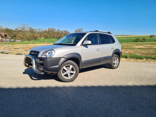 Hyundai Tucson 2.0 2WD SUV / Geländewagen