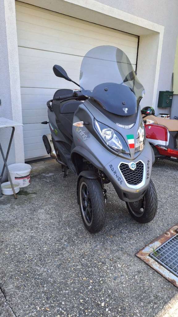 Piaggio MP3 Tourer