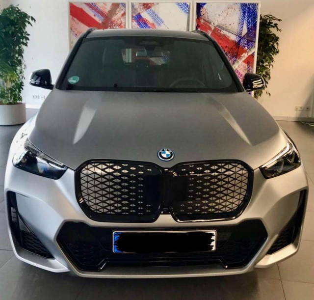 BMW iX1 xDrive30 64,7kWh SUV / Geländewagen
