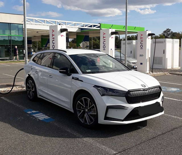 Skoda Enyaq iV 80x 82kWh Sportline AHK SUV / Geländewagen