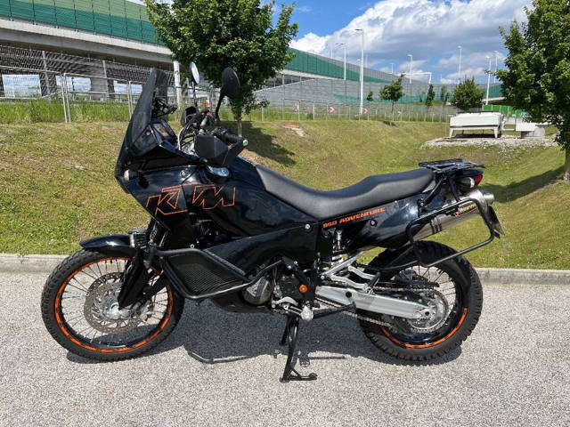 KTM 950 Adventure Tourer