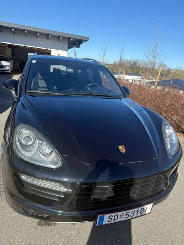 Porsche Cayenne Turbo SUV / Geländewagen